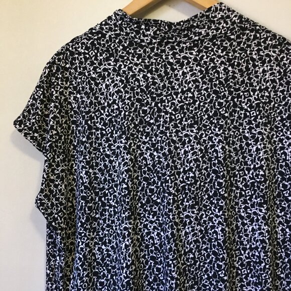 Tan Jay B&W Modular Net Print Cascade Neck Cap Sleeve Stretchy Blouse Top 1X - Picture 7 of 16